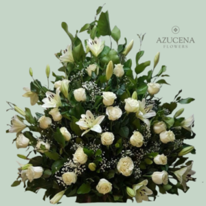 Arreglo con Rosas y Liliums Blancos